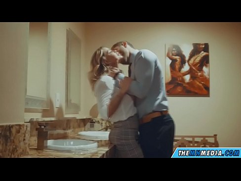 ❤️ Lè yon blond bèl sedui ou nan yon twalèt piblik ❤ Slope nan ht.filmexxx18.ru